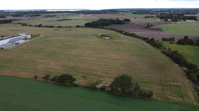 Grunden i Vinges erhvervsområde. Til venstre skimtes Topsil. Foto: Frederikssund Kommune.